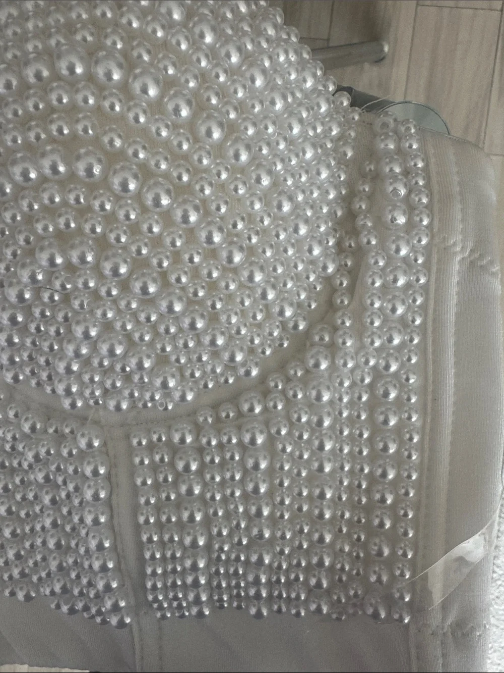 Pearl-Embellished White Strapless Bustier Hair Accessory
